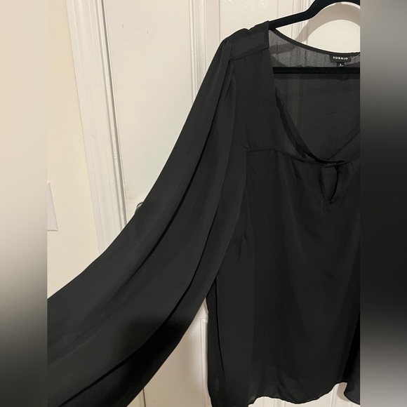 New! Torrid Black Sheer Long Sleeve Flowy Blouse in Size 4 or 26/28  Classy Goth - Picture 7 of 14
